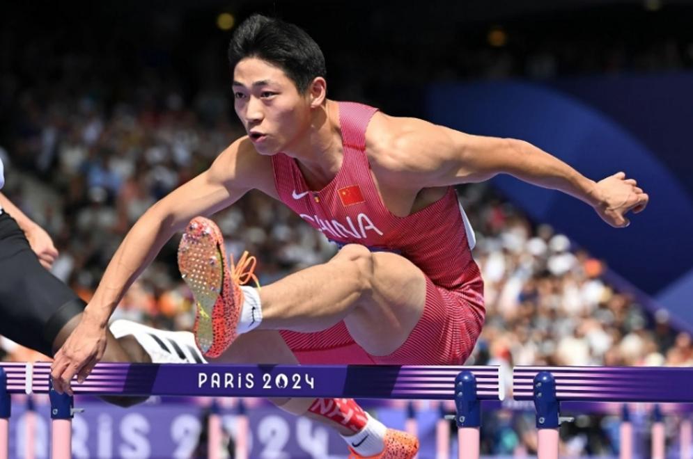 NG体育- 田径公开赛焦点战:蓬莱迅豹队鏖战云贵巨龙队,新星闪耀。反击锐度十足