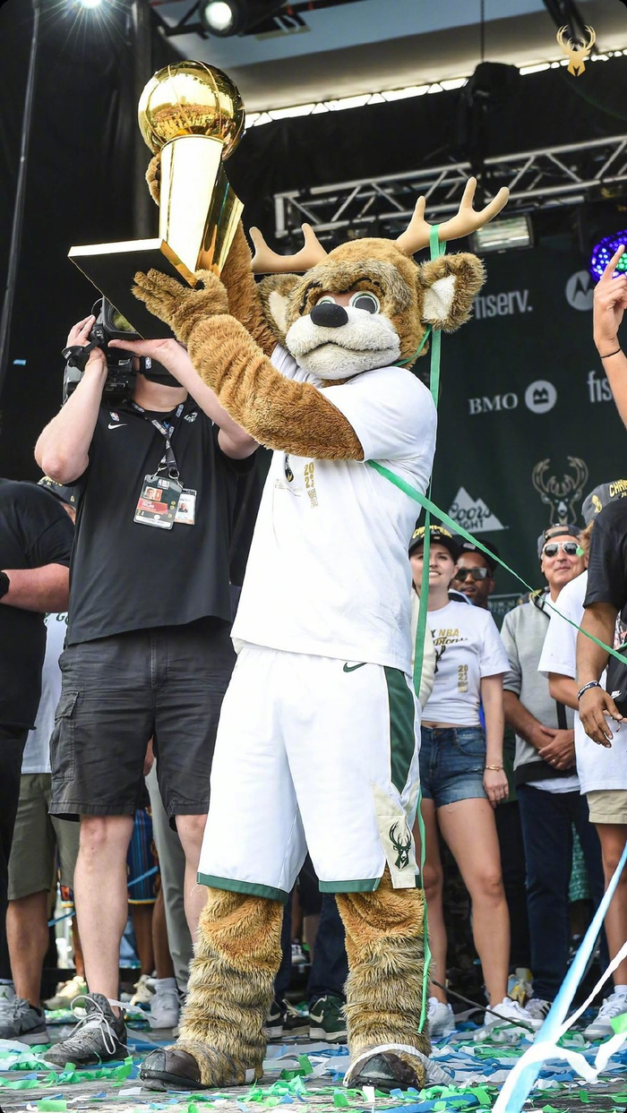 详细阅读:南宫体育-密尔沃基雄鹿训练开放日,冲刺阶段战术微调引欢呼,全明星赛在即,心理建设被强调的简单介绍 南宫体育-密尔沃基雄鹿训练开放日,冲刺阶段战术微调引欢呼,全明星赛在即,心理建设被强调的简单介绍