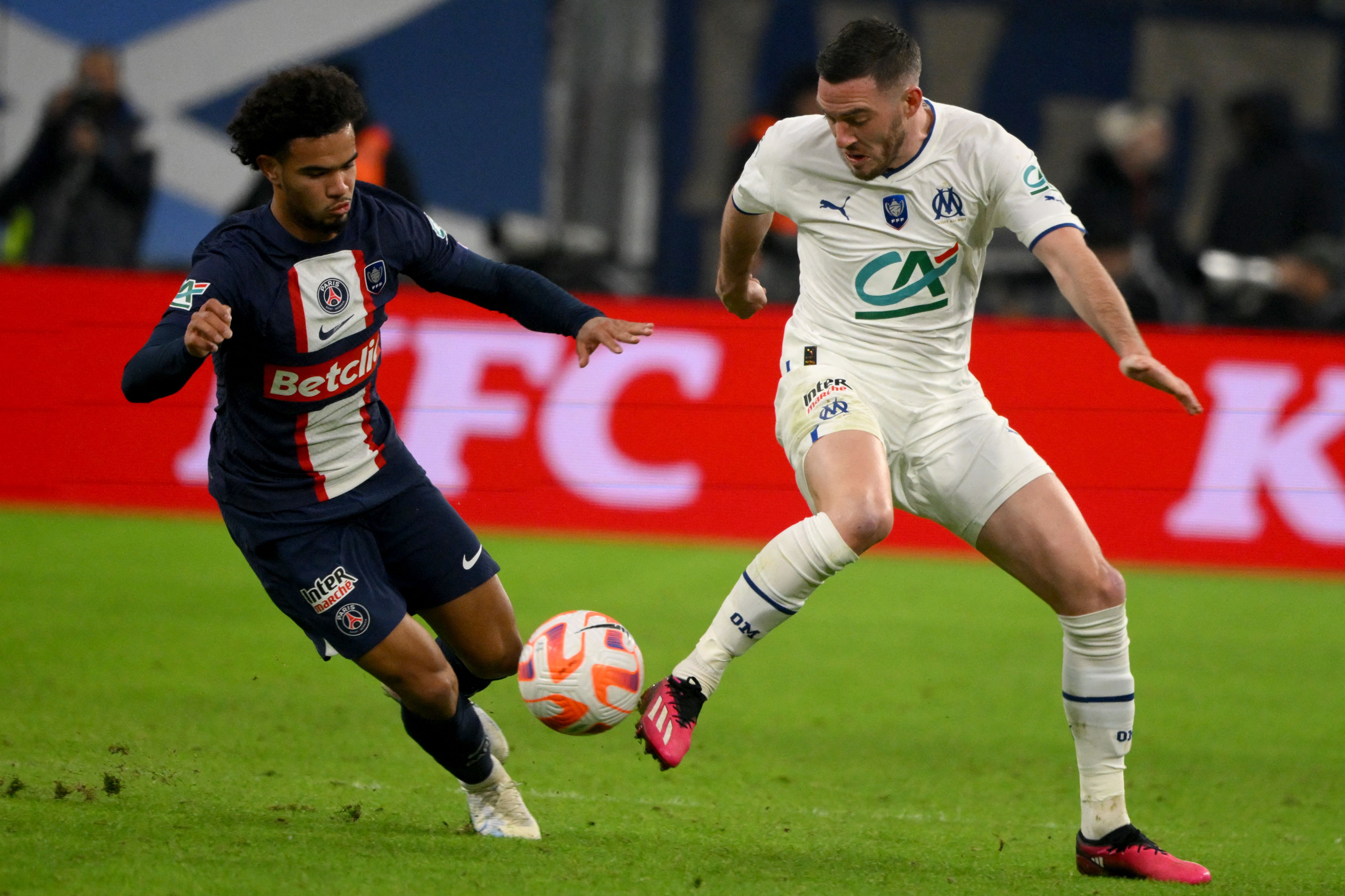 NG SPORTS- AC米兰发布备战花絮，赛后门线救险，法国杯任务艰巨，纪律约束更严格