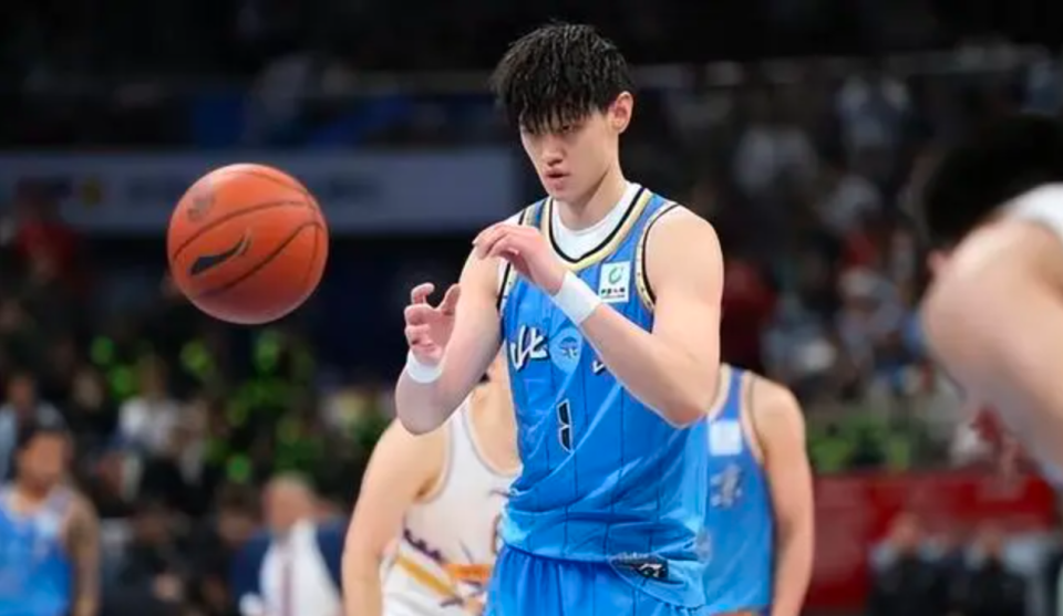 南宫体育-关于今夜北京首钢备战全明星赛；外线爆发细节曝光；态度坚定；更衣室氛围转暖的信息