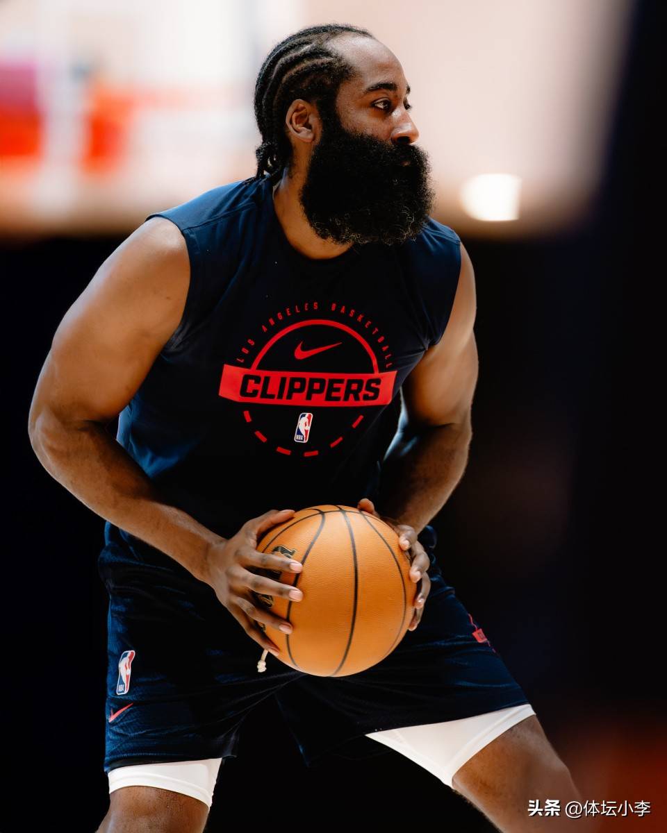 NG体育-哈登回归赛场,突破纪录首场状态亮眼,日本队观众沸腾!的简单介绍