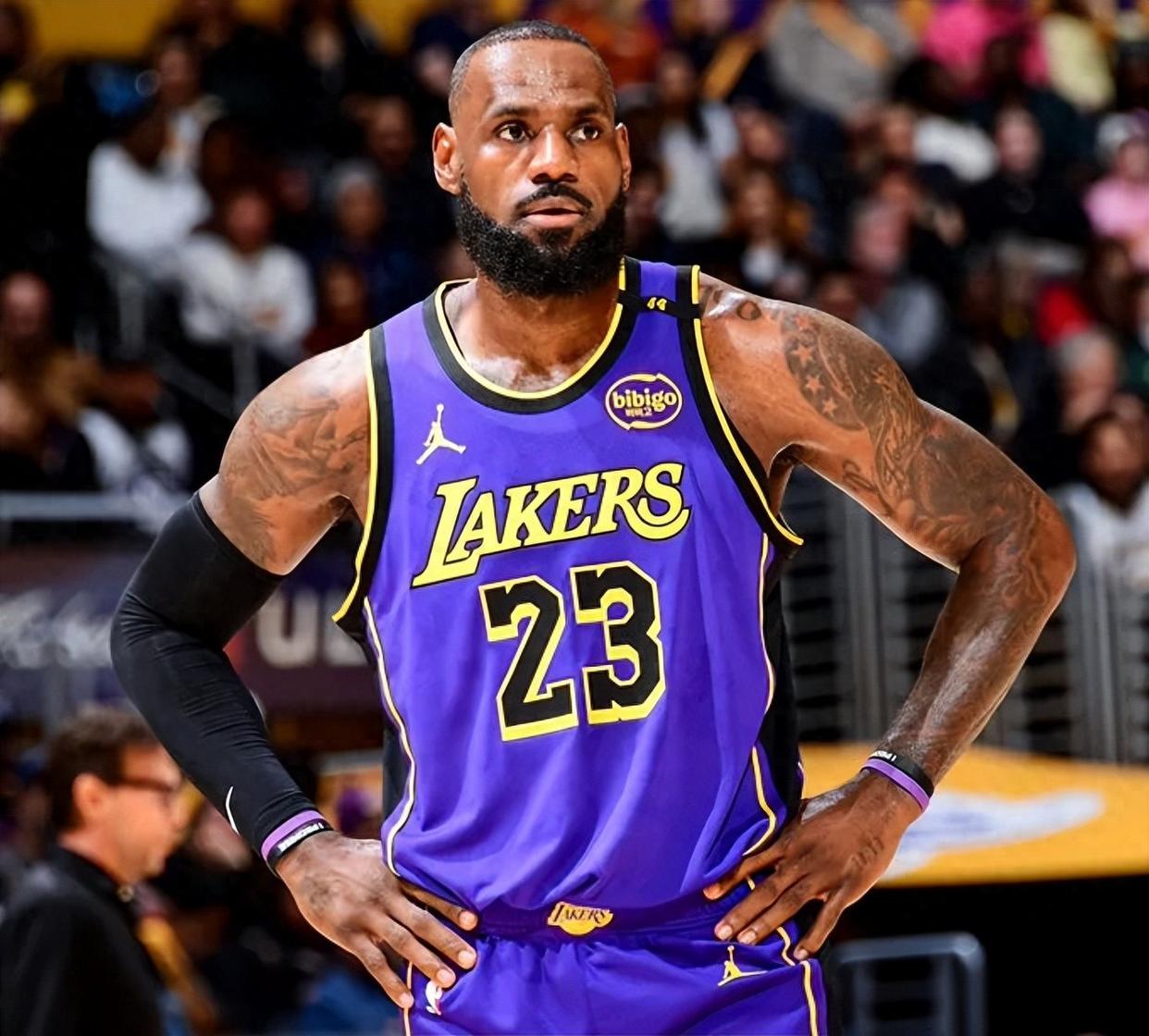 NG SPORTS-詹姆斯在独行侠比赛中高光表现，出色防守引发热议！的简单介绍