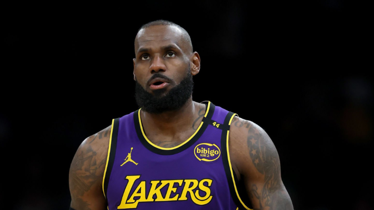 NG体育-詹姆斯在C9比赛中突破纪录，战术调整引发热议！的简单介绍